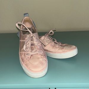 Women’s size 8, Sperry boat shoes, gently worn only once.